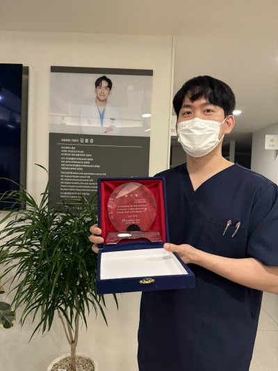 마린플란트치과, 지역사회 봉사 활동 공로로 감사패를 받았습니다